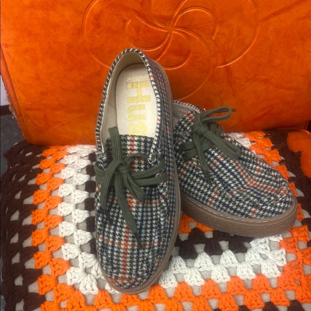 Hush Puppies - Retro style- Plaid loafer shoes- 1” rubber sole - Picture 4 of 11